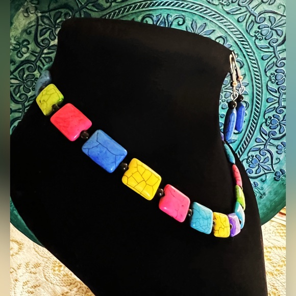 Colorful Glass Crackle Beaded Necklace w/Matching Earrings - Picture 2 of 5